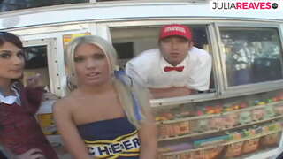 ņ�淇淋卖方使三人行你他妈的在他的冰淇淋车