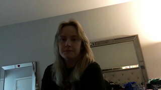 ���हीण तिच्या मित्र तिच्या चरण भाऊ वाईट कारण पाऊल भाऊ तिच्या संभोग विचारतो