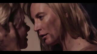 Безтурботна Сирена, Мона Уельс