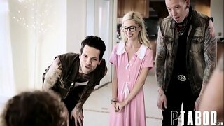 ���रम कुमारिका तरूणी सोनेरी fucked होत प्रथमच