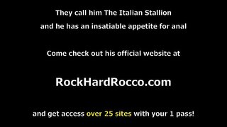 Děvka stepteen chce být jako její macecha,se začnou líbat a olizovat navzájem kočička.Najednou se její nevlastní otec přijde,místo toho, jak naštvaný, že jim umožňuje sát krku jeho velký péro.Na oplátku mrdá stepteens kočička a manželky těsné šťavnaté zadek.