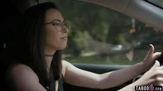 Casey Calvert uning sobiq uning narsalarni ko&#039;tarib ketdi