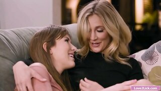 Kasuema saab oma perse fingering ja lakkus poolt stepdaughter