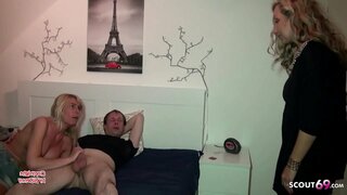 Nadržený MILF s Mega Kozy chytil váš nejlepší přítel při vytváření a změní na Trojku mluvit Nadržený MILF s Mega Kozy chytil váš nejlepší přítel při vytváření a změní na Trojku mluvit