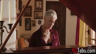 Umfazi Endlwini Dlala Xa Umyeni Kukuba Kude - Ryan Keely, Gina Valentina