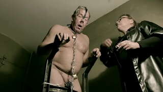 ���खेली एप्रिल - Black catsuit गुलाम कंडोम वापरले गेले